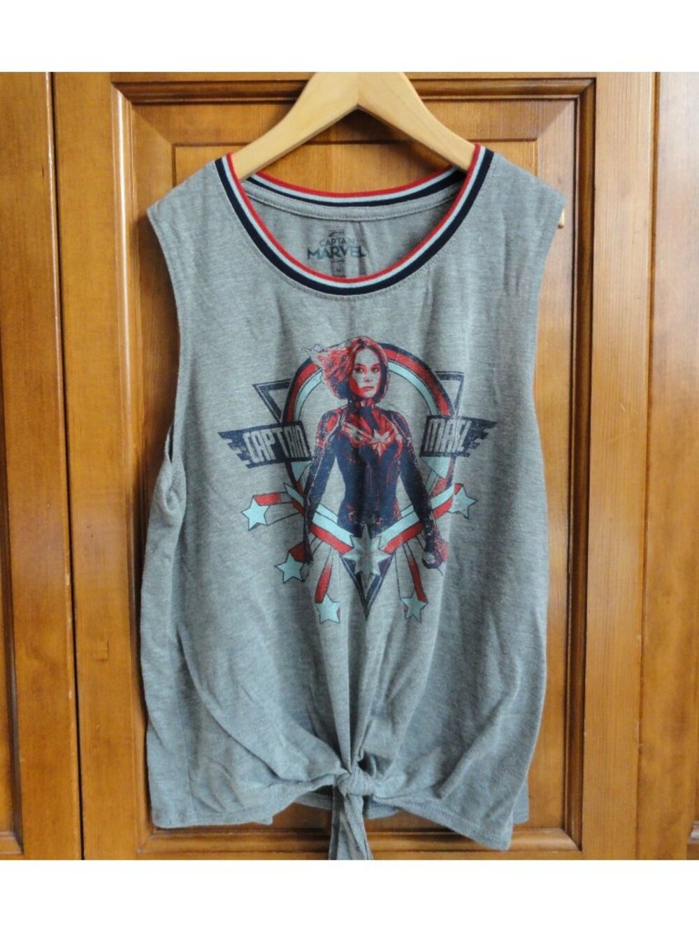 Captain Marvel Grey Tie-Front Tank - Girls Size M